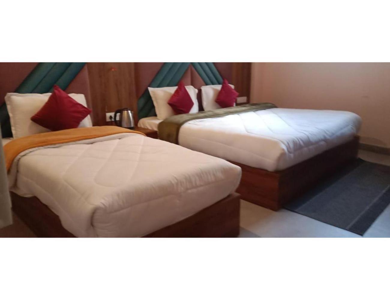 Hotel Maa Bhuvneshwari, バドリーナート エクステリア 写真