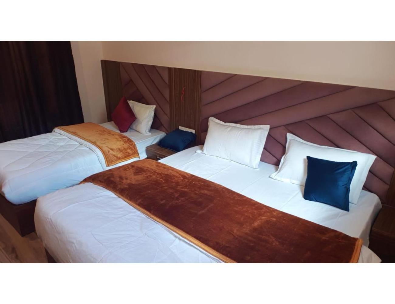 Hotel Maa Bhuvneshwari, バドリーナート エクステリア 写真