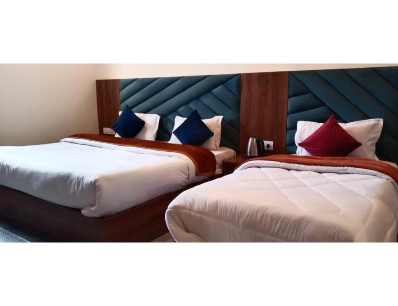 Hotel Maa Bhuvneshwari, バドリーナート エクステリア 写真